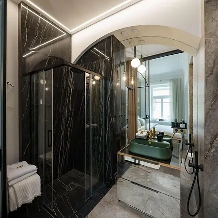 Luxury Gedimino 22 *